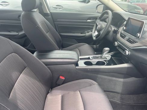 Used 2024 Nissan Altima 2.5 SV FWD image 4