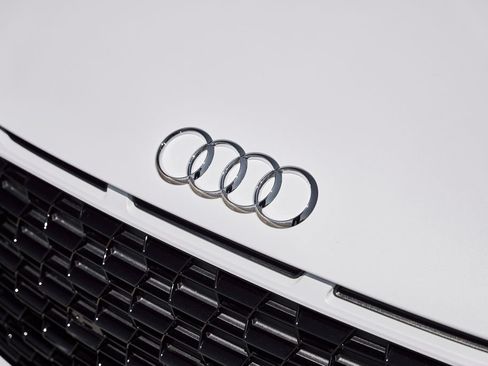 Used 2022 Audi R8 V10 w/ Carbon Exterior Package RWD image 8