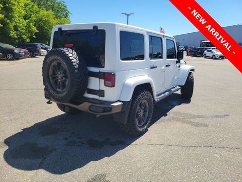 Used 2016 Jeep Wrangler Unlimited Sahara AWD/4WD image 3