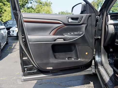 Used 2015 Toyota Highlander Limited Platinum AWD/4WD image 35
