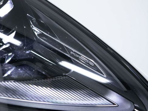 Certified 2024 Porsche Macan AWD/4WD image 16