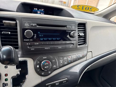 Used 2012 Toyota Sienna SE FWD image 16