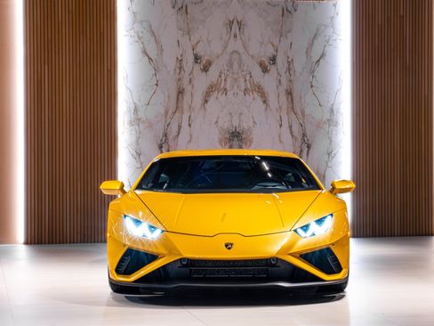 Used 2021 Lamborghini Huracan EVO RWD image 2