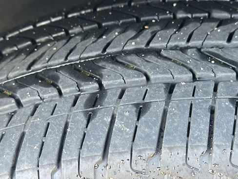 Used 2025 Chevrolet Traverse LT image 12