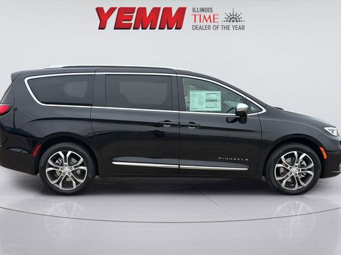 New 2026 Chrysler Pacifica Pinnacle w/ Trailer Tow Group image 10