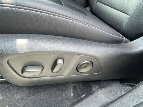 Used 2025 Chevrolet Traverse LT FWD image 13