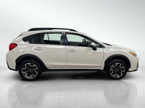 Used 2017 Subaru Crosstrek 2.0i Limited image 4