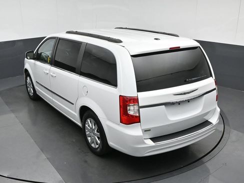Used 2014 Chrysler Town & Country Touring image 64