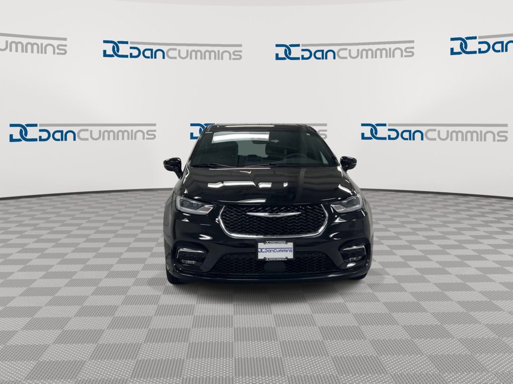 Used 2025 Chrysler Pacifica Select FWD image 3