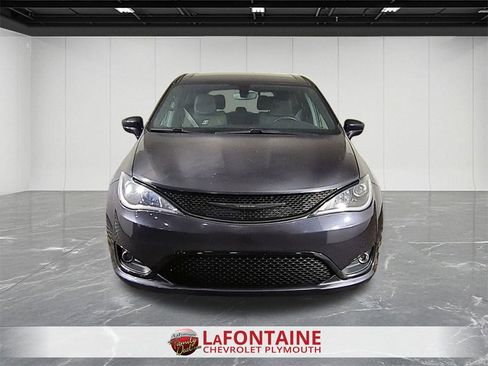 Used 2020 Chrysler Pacifica Touring w/ S Appearance Package image 3
