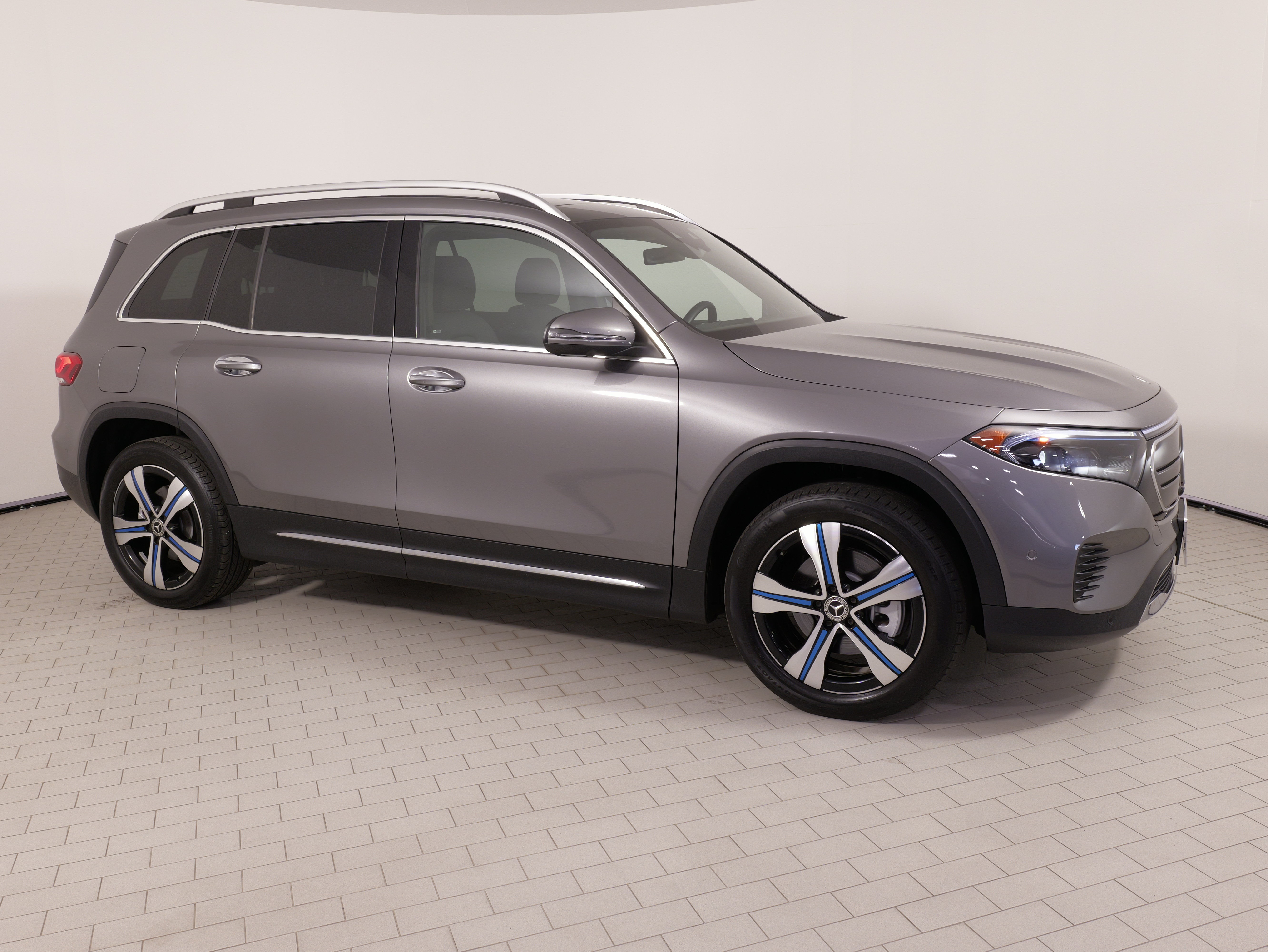 Used 2023 Mercedes-Benz EQB 350 4MATIC SUV image 8