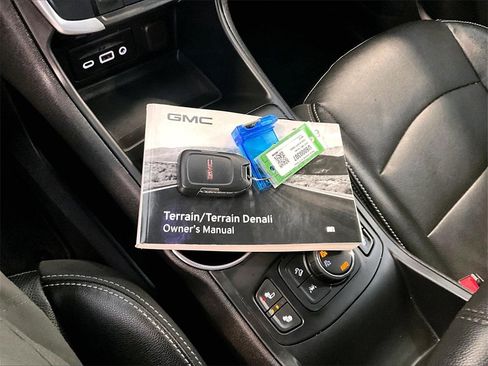 Used 2023 GMC Terrain SLT image 29