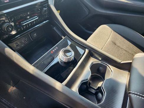 New 2025 Jeep Grand Cherokee Laredo w/ Luxury Tech Group I AWD/4WD image 17