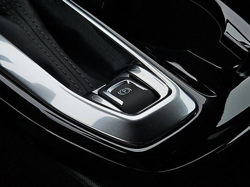 Used 2026 Chevrolet Trax LT w/ Driver Confidence Package image 24