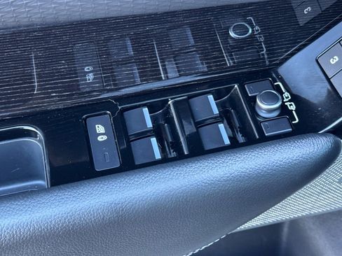 Used 2018 Land Rover Range Rover Velar R-Dynamic SE image 15