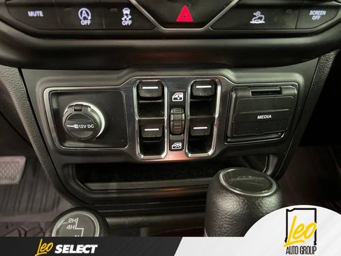 Used 2023 Jeep Gladiator Sport AWD/4WD image 28