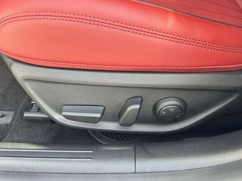 Used 2025 Genesis G70 2.5T w/ Sport Prestige Package image 21