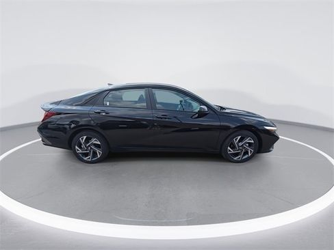 New 2025 Hyundai Elantra Sport image 9