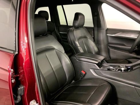 Used 2025 Jeep Grand Cherokee Limited AWD/4WD image 7