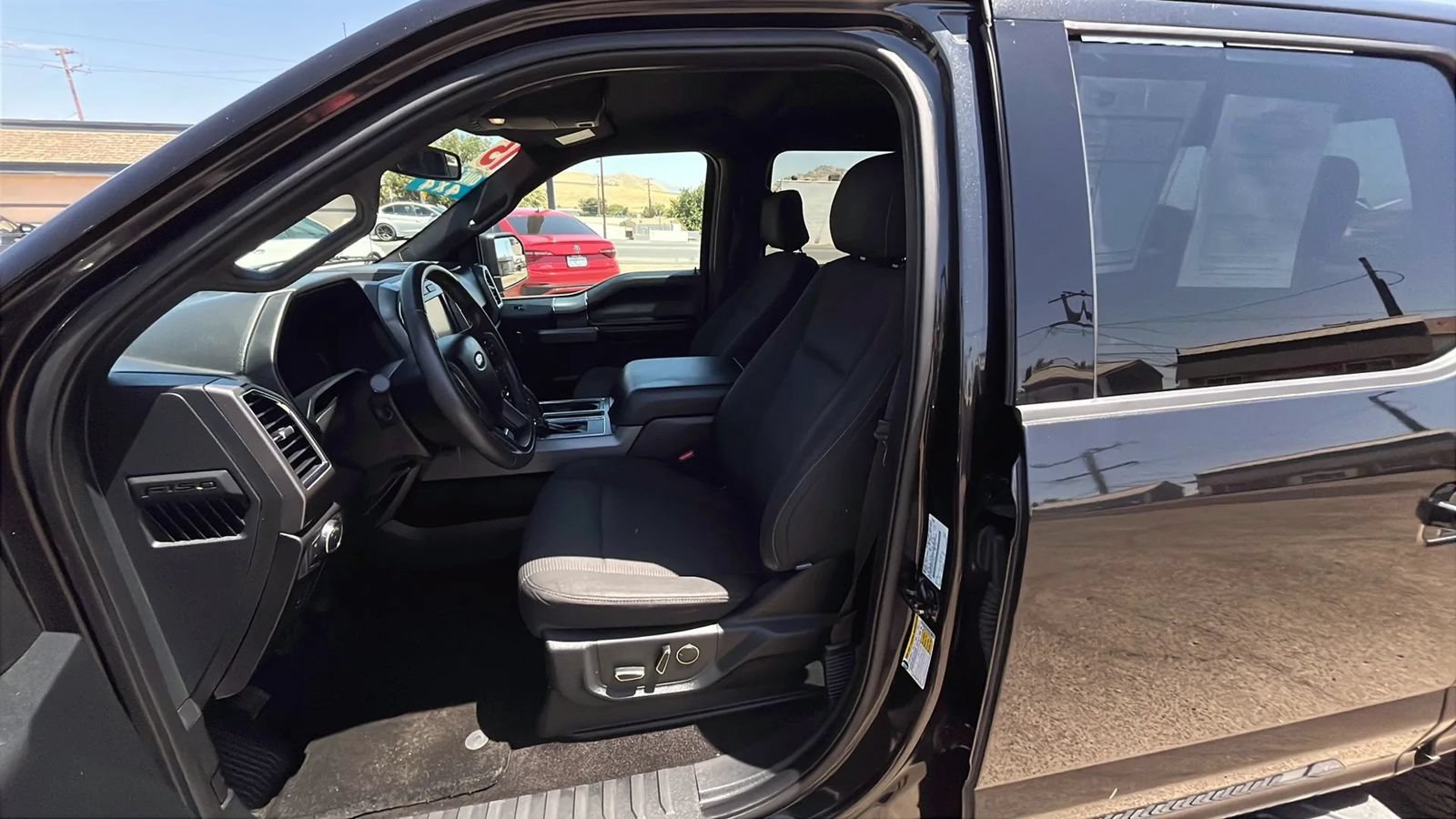 Used 2015 Ford F150 XLT w/ Equipment Group 302A Luxury AWD/4WD image 10