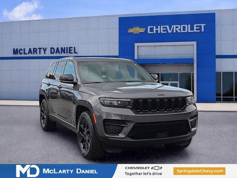 Used 2024 Jeep Grand Cherokee Altitude AWD/4WD image 1