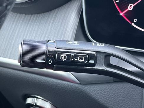 Used 2025 Mercedes-Benz GLC 300 image 34