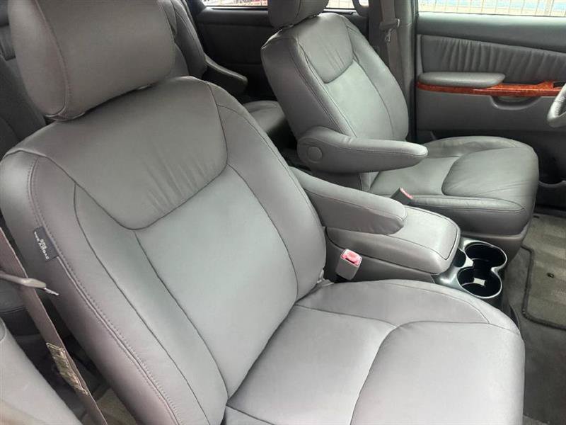Used 2008 Toyota Sienna XLE FWD image 26