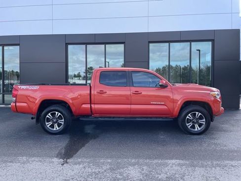 Used 2016 Toyota Tacoma TRD Sport w/ Towing Package AWD/4WD image 5