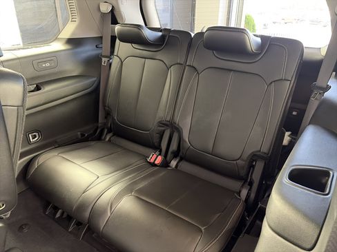 Used 2023 Jeep Grand Cherokee L Limited AWD/4WD image 8