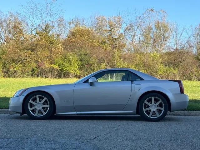 Used 2007 Cadillac XLR RWD image 20