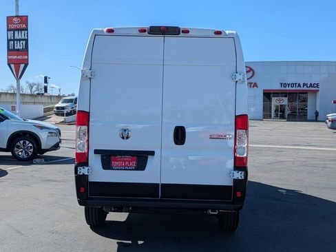 Used 2025 RAM ProMaster 2500 w/ Convenience Group image 12