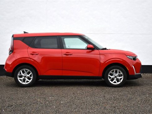 Used 2023 Kia Soul S FWD image 6