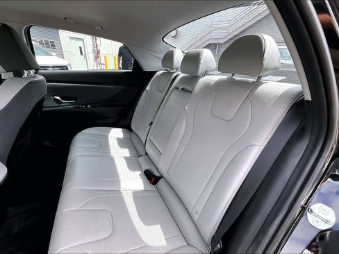 Used 2023 Hyundai Elantra Limited FWD image 15