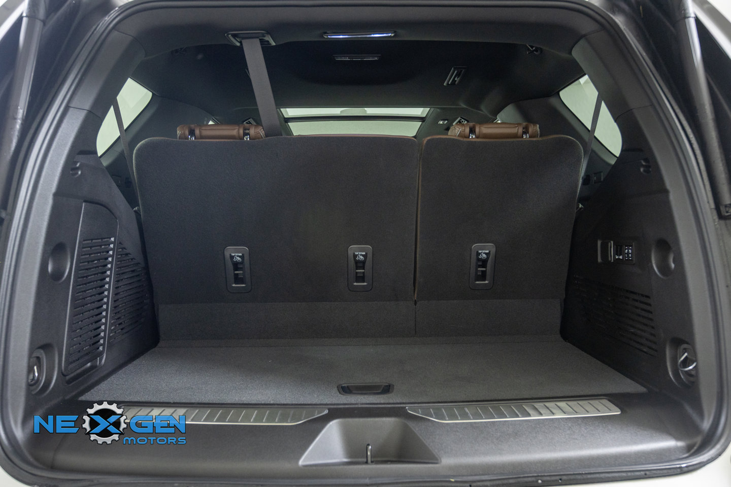 Used 2023 Chevrolet Tahoe High Country AWD/4WD image 36