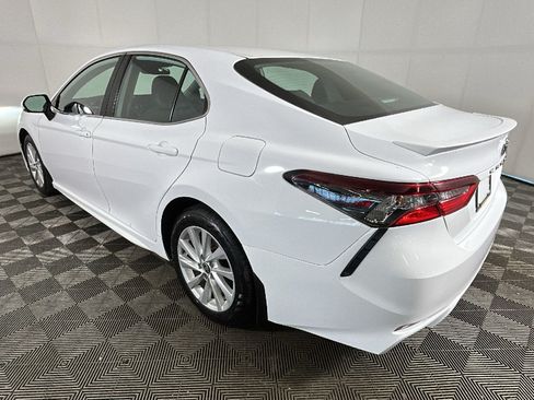 Used 2024 Toyota Camry SE FWD image 4