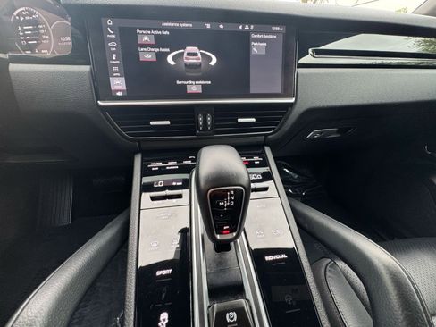 Used 2020 Porsche Cayenne image 22