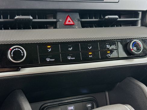 Used 2025 Kia Sportage LX FWD image 23