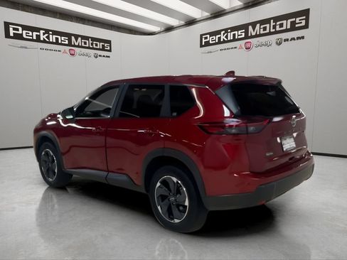 Used 2025 Nissan Rogue SV AWD/4WD image 3