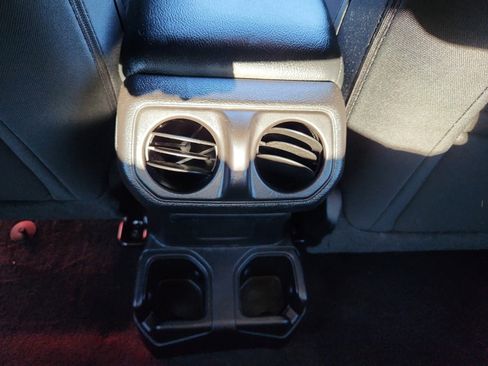 Used 2020 Jeep Wrangler Sport image 32