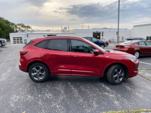 Used 2023 Ford Escape ST-Line Select AWD/4WD image 4