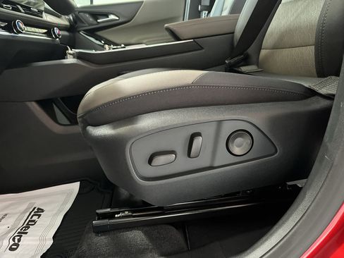 New 2026 Chevrolet Equinox LT w/ Convenience Package II FWD image 14