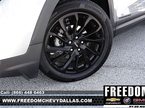 Used 2024 GMC Terrain SLE w/ Driver Convenience Package image 44