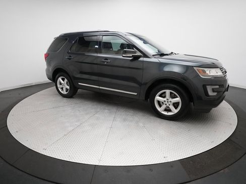 Used 2017 Ford Explorer XLT w/ Equipment Group 202A image 13