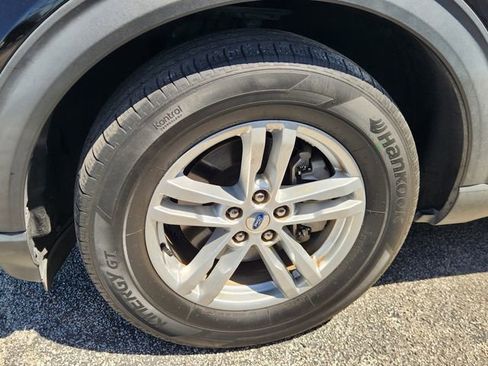 Used 2022 Ford Explorer XLT w/ Equipment Group 202A image 10