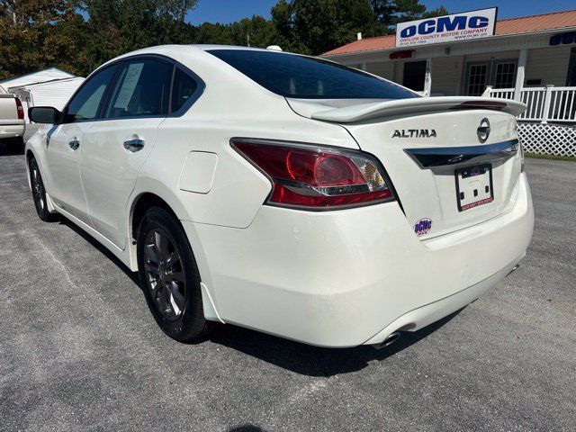 Used 2015 Nissan Altima 2.5 S w/ Sport Value Package FWD image 4