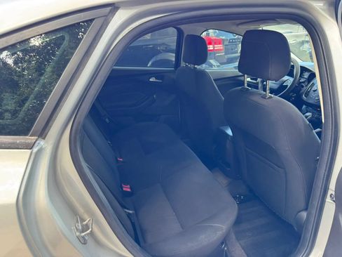 Used 2018 Ford Focus SE FWD image 18