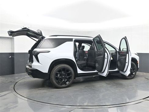 New 2026 Chevrolet Traverse RS w/ LPO, Floor Liner Package image 93