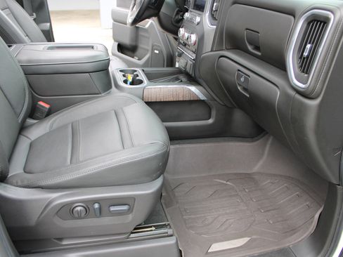 Used 2022 GMC Sierra 3500 Denali w/ Denali Ultimate Package AWD/4WD image 17