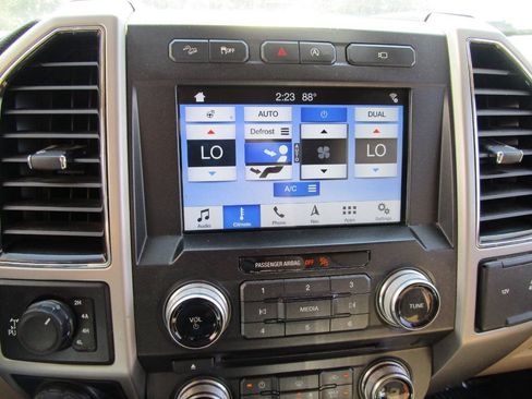 Used 2017 Ford F150 Lariat w/ Equipment Group 502A Luxury AWD/4WD image 14