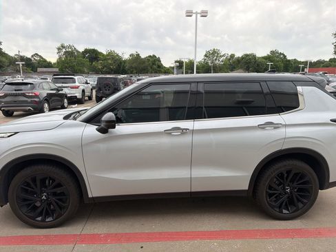 Used 2023 Mitsubishi Outlander AWD image 6